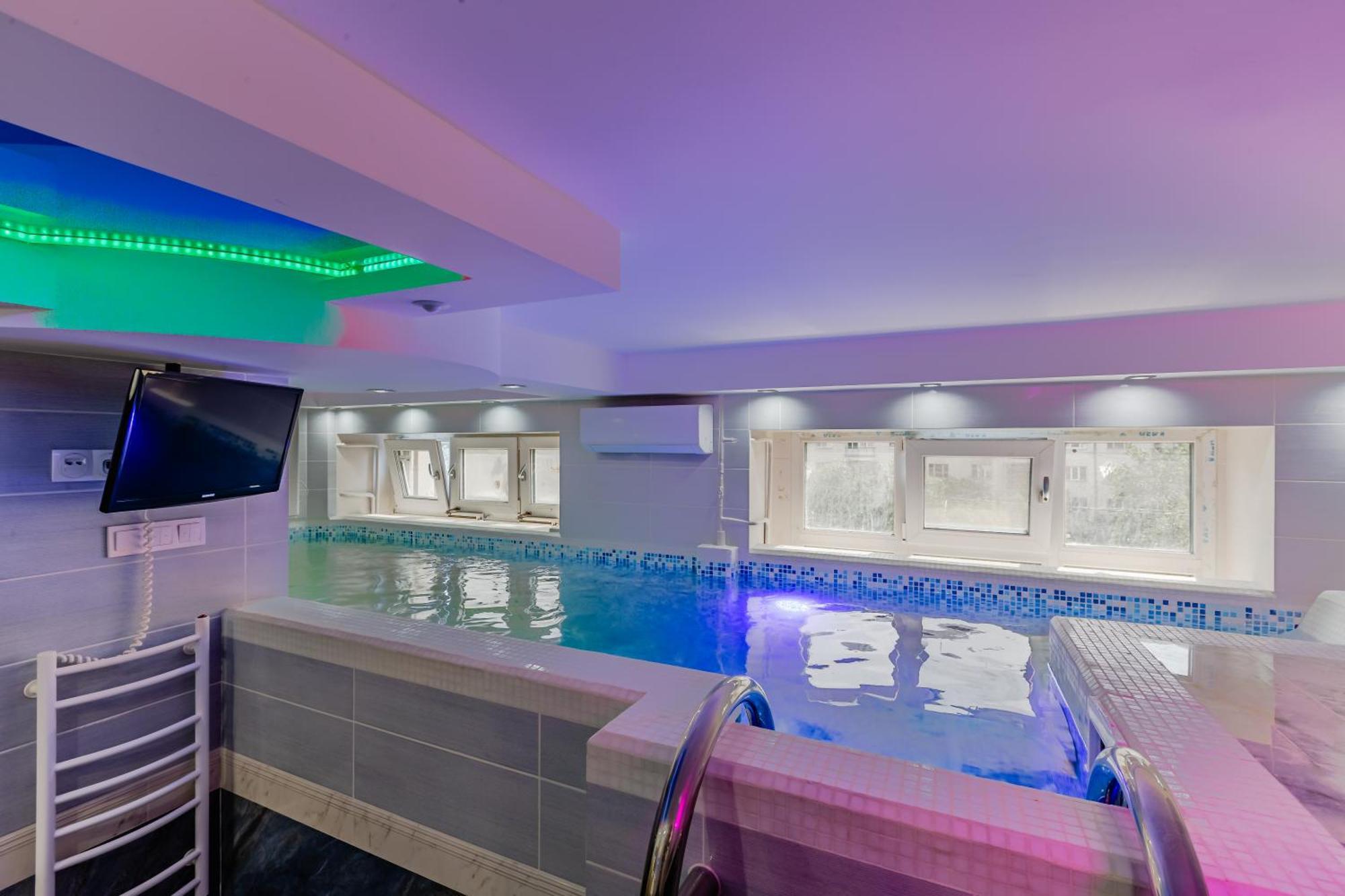 Luxury Apartment With Pool And Hammam Kiev Bagian luar foto