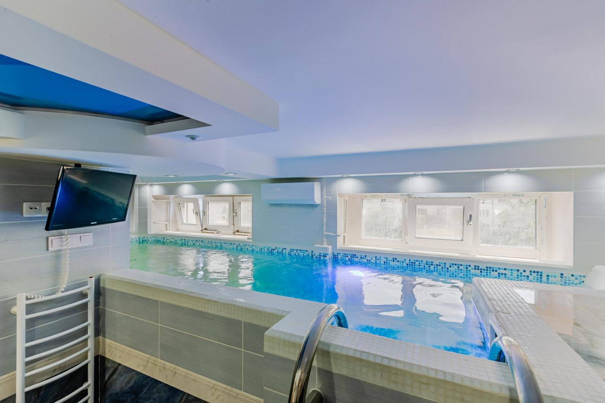 Luxury Apartment With Pool And Hammam Kiev Bagian luar foto